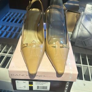 BANDOLINO SLINGBACK SIZE 6